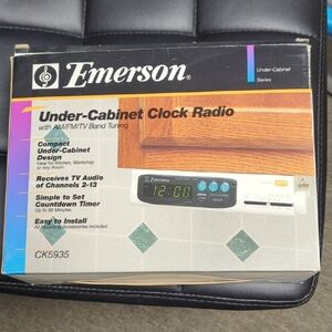 NIB Emerson Under-Cabinet Clock Radio